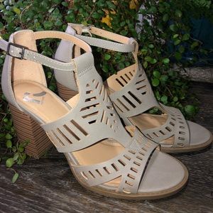 🚨SOLD Report Summer Blush heels